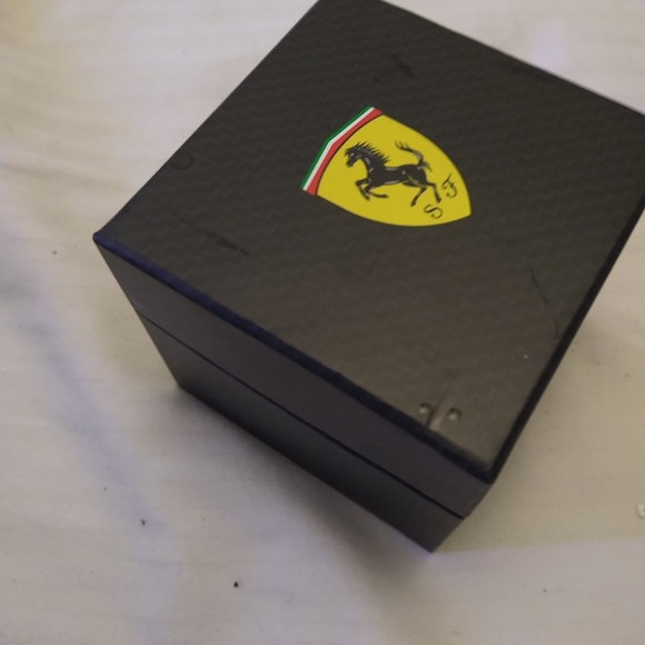 Ferrari watch - Picture 4 of 6